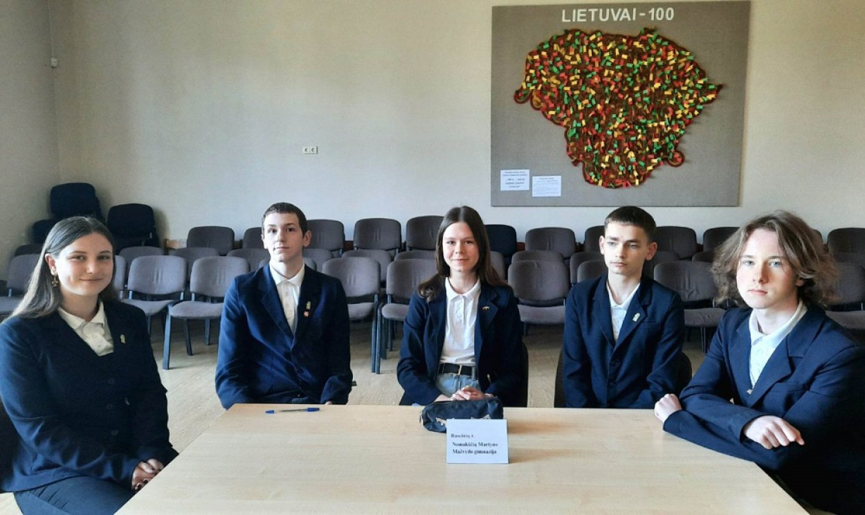 Istorijos žinių konkursas „Pirmyn į praeitį“