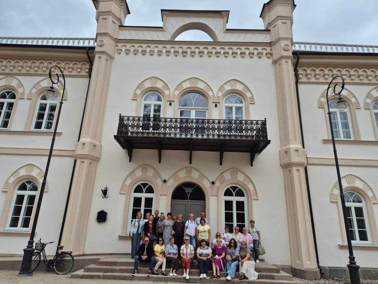 Liepos 2 dieną Nemakščių gimnazijos darbuotojai vyko į pažintinę kelionę po Vilniaus kraštą.